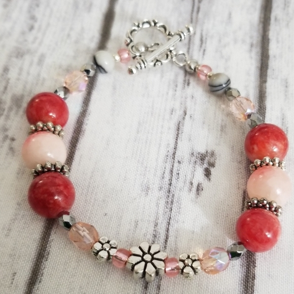 Pink, red, silver, flowers glass beaded bracelet - Picture 2 of 8